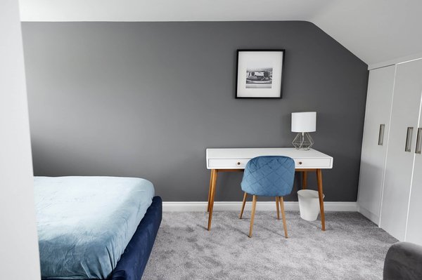 Quelle est la méthode pour importer et convertir des eBooks au format Kindle sur un iPhone ?