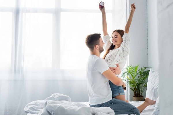 Comment une application mobile d'épargne peut-elle encourager l'engagement des utilisateurs avec des quiz financiers?