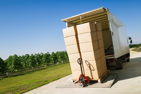 Quelle est l'utilité des containers Docker dans le déploiement d'applications web pour une agence de marketing digital?